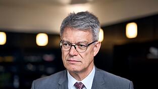 «Der beste Hitzeschutz ist, technisch auf dem neuesten Stand zu sein»: Bundesverkehrsminister Patrick Schnieder. «Der beste Hitzeschutz ist, technisch auf dem neuesten Stand zu sein»: Bundesverkehrsminister Patrick Schnieder.