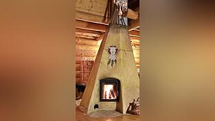 2021 hat Josef Müller für einen Kachelofen in Tipi-Form die Ofenflamme, sozusagen den Oscar der Ofenbranche, erhalten. 2021 hat Josef Müller für einen Kachelofen in Tipi-Form die Ofenflamme, sozusagen den Oscar der Ofenbranche, erhalten.