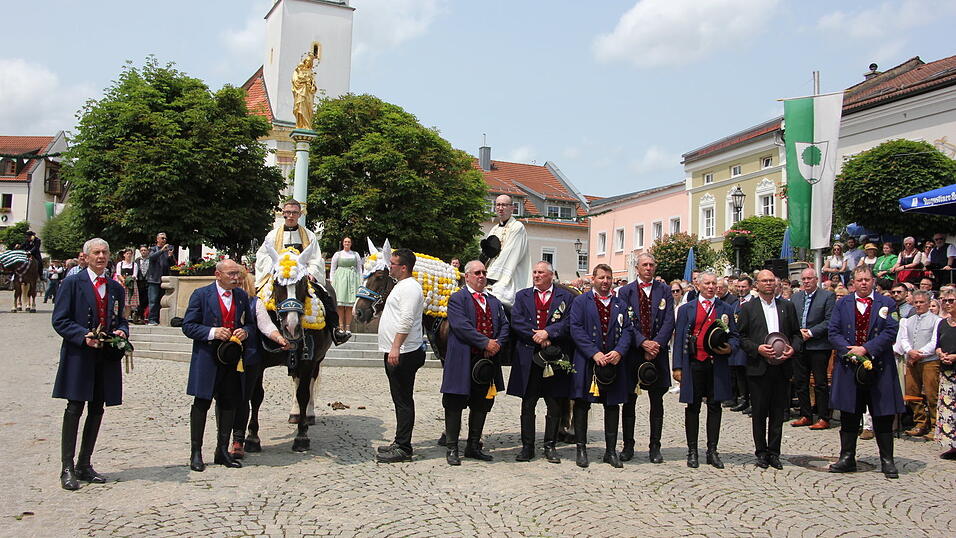 Bilder vom Festakt auf dem Veitsplatz in Bad Kötzting Bilder vom Festakt auf dem Veitsplatz in Bad Kötzting