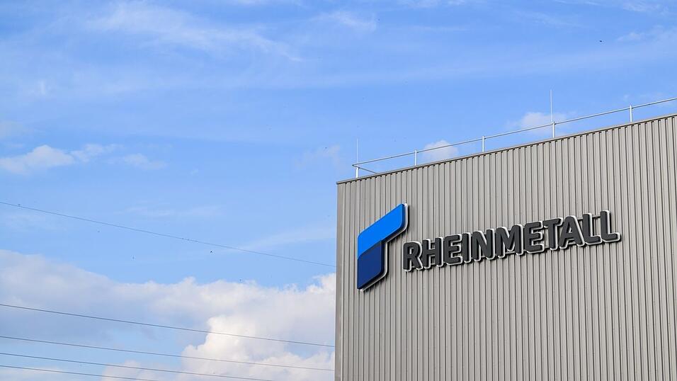 In diesem Rheinmetall-Werk im niedersächsischen Unterlüß werden Artilleriegranaten hergestellt, in Neuss hingegen soll es bald mit der Produktion von Aufklärungssatelliten losgehen. In diesem Rheinmetall-Werk im niedersächsischen Unterlüß werden Artilleriegranaten hergestellt, in Neuss hingegen soll es bald mit der Produktion von Aufklärungssatelliten losgehen.