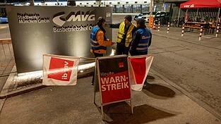 Im M&uuml;nchner Nahverkehr kann es schon am Dienstag vor allem auf U-Bahnlinien zu Problemen kommen. (Archivbild)
