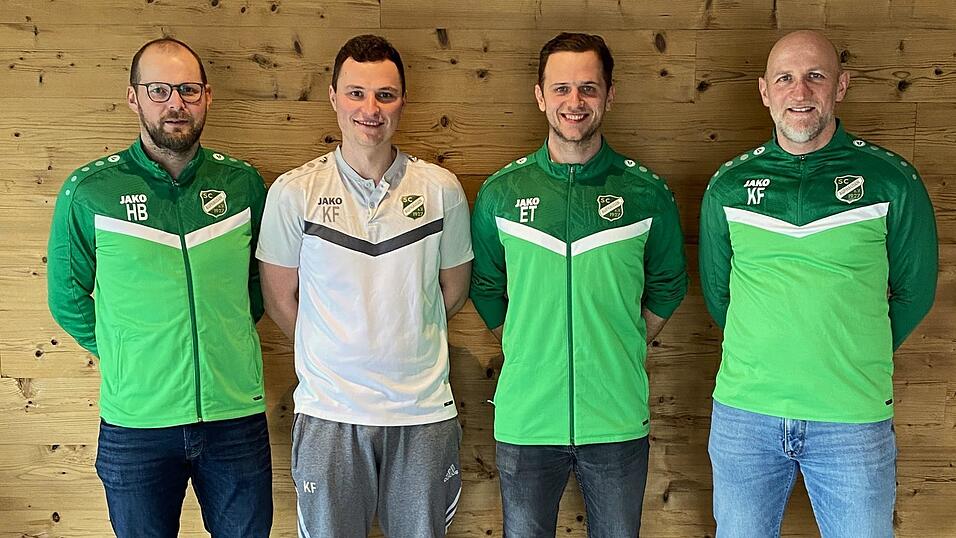 Karl Feicht (2. v. l.) und Thomas Eisenreich (2. v. r.) bleiben beim SCA. Karl Feicht (2. v. l.) und Thomas Eisenreich (2. v. r.) bleiben beim SCA.