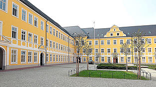 Das Kloster Seligenthal. Hier unterrichtete Siegfried Freudenstein. Sein Arbeitsvertrag sei altersdiskriminierend, sagt er, klagte und bekam schließlich vom Bundesarbeitsgericht recht.