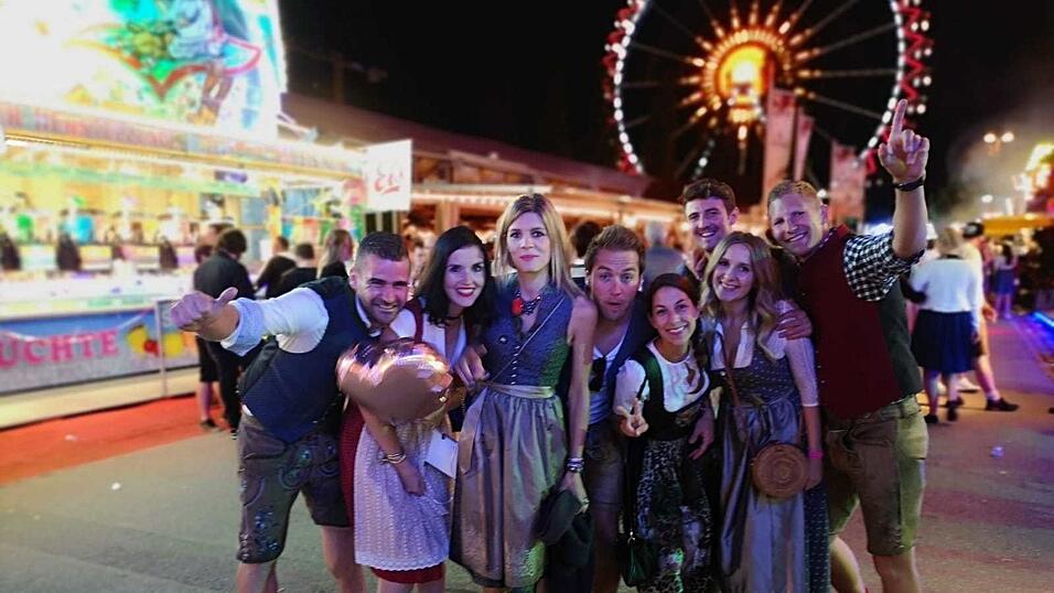 Das Foto wurde an Nicole Rings Geburtstag am 16.08.2019 gemacht. Sie feiert immer ihren Geburtstag auf dem Gäubodenvolksfest. Das würde sie 2020 endlich wieder machen. Das Foto wurde an Nicole Rings Geburtstag am 16.08.2019 gemacht. Sie feiert immer ihren Geburtstag auf dem Gäubodenvolksfest. Das würde sie 2020 endlich wieder machen.
