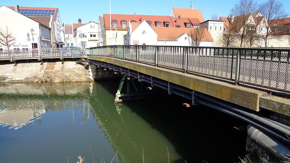 Das Staatliche Bauamt baut die Brücke über die Abens in Abensberg neu. Das Staatliche Bauamt baut die Brücke über die Abens in Abensberg neu.