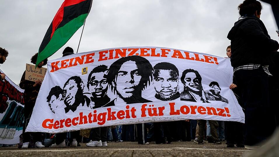 Die Demonstration fand fast auf den Tag genau ein Jahr nach den t&ouml;dlichen Polizeisch&uuml;ssen statt.