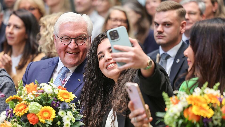Bundespräsident Frank-Walter Steinmeier nahm im April 2025 an einer Einbürgerungsfeier in Köln teil. (Archivfoto) Bundespräsident Frank-Walter Steinmeier nahm im April 2025 an einer Einbürgerungsfeier in Köln teil. (Archivfoto)