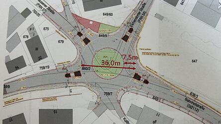 Der Kreisverkehr ist mit einem Au&szlig;endurchmesser von 36 Meter geplant und wird in zwei Bauabschnitten im kommenden Jahr gebaut.