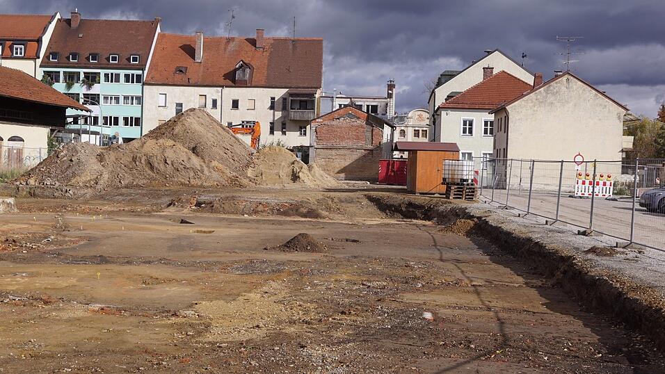 Haslbeck-Gelände in Vilsbiburg. Im Vordergrund ist das aktuelle Grabungsareal der Archäologen zu sehen. Haslbeck-Gelände in Vilsbiburg. Im Vordergrund ist das aktuelle Grabungsareal der Archäologen zu sehen.