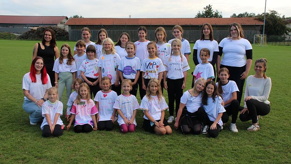 Die Teilnehmerinnen an dem Jubiläums-Camp der „RänDancers“ zusammen mit den Trainerinnen Magdalena Zimmermann, Eva Vogl und Eva Fischer.