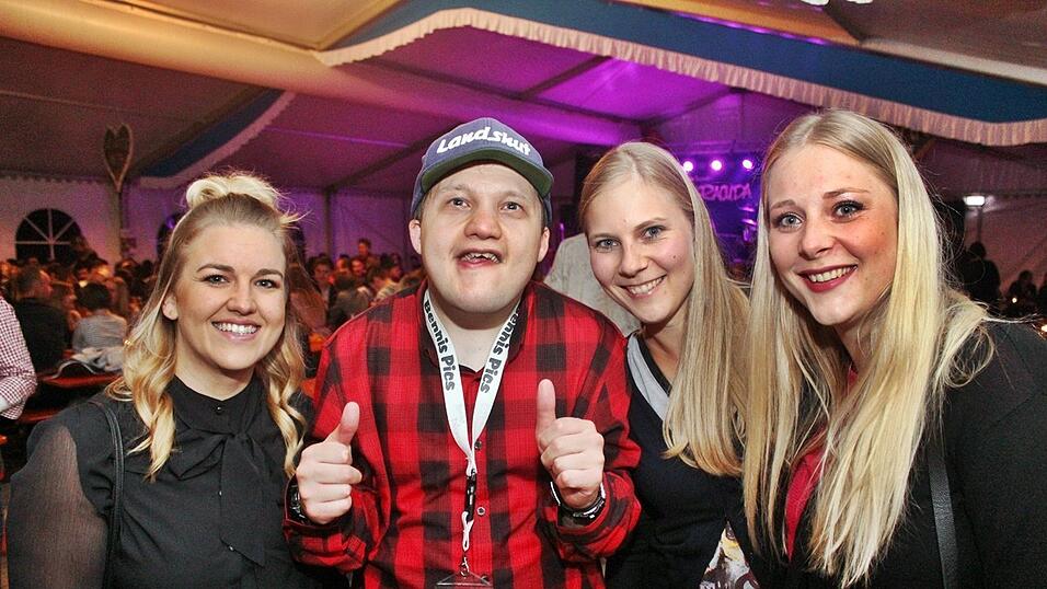 Die besten Bilder vom Wein- und Wei&szlig;bierfest des Burschenvereins Arth und der M&auml;dchengruppe.