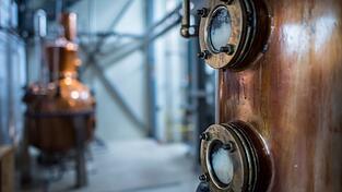 Das Prinzip beim Destillieren von Alkohol ist sehr einfach.