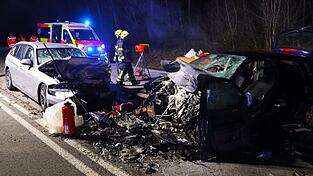 Die B20 ist bei Landau nach einem schweren Unfall gesperrt. 