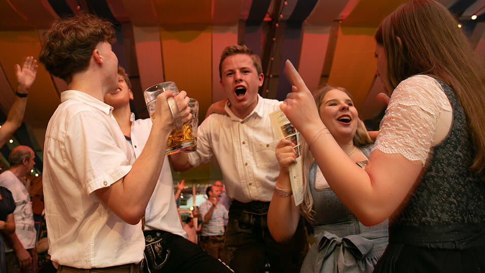Die Partybilder vom Donnerstag, 14. August, aus dem Festzelt Reisinger. Die Partybilder vom Donnerstag, 14. August, aus dem Festzelt Reisinger.