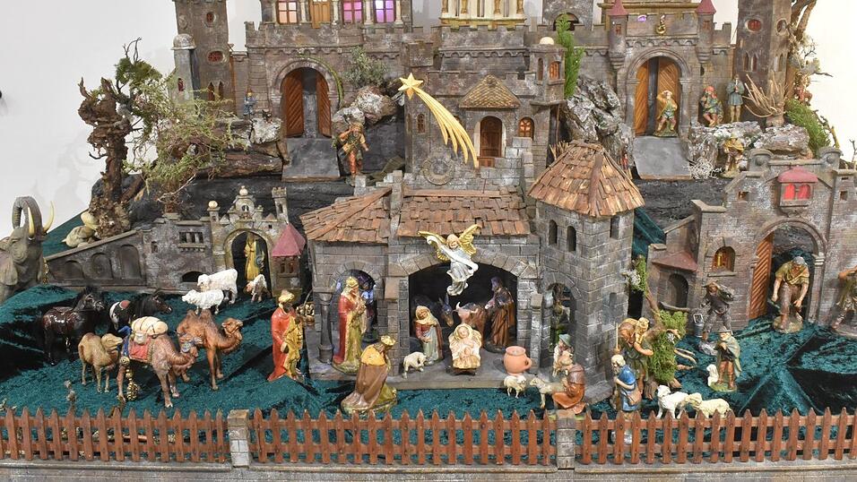 G&auml;ubodenmuseum: B&ouml;hmische Kirchenkrippe um 1900, restauriert 2025 von Guido und Theresa Scharrer.