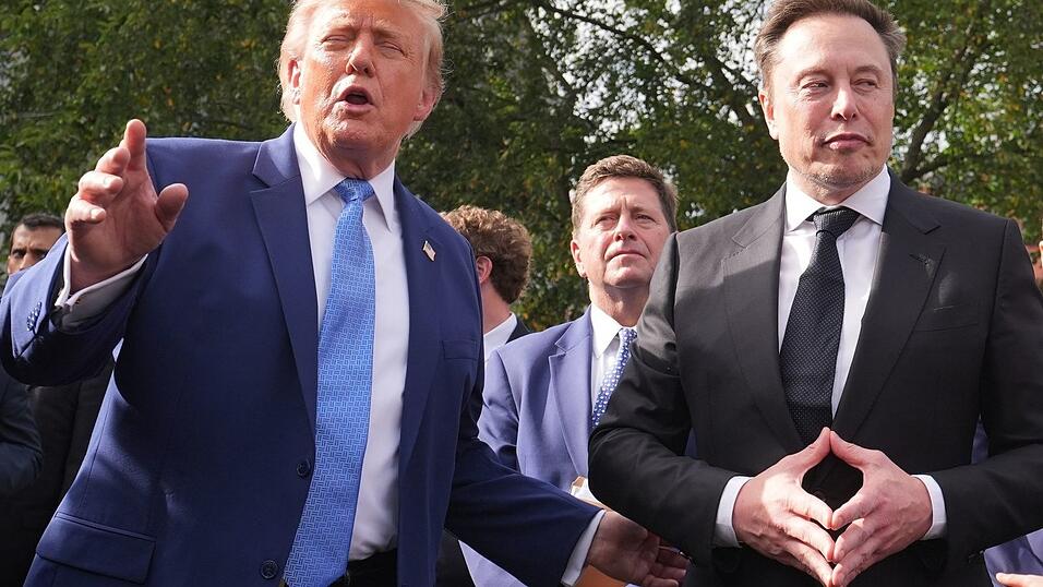 Auf die Unterstützung von Präsident Donald Trump (l.), hier mit Tech-Milliardär Elon Musk, kann sich die KI-Branche bisher verlassen. (Archivbild) Auf die Unterstützung von Präsident Donald Trump (l.), hier mit Tech-Milliardär Elon Musk, kann sich die KI-Branche bisher verlassen. (Archivbild)