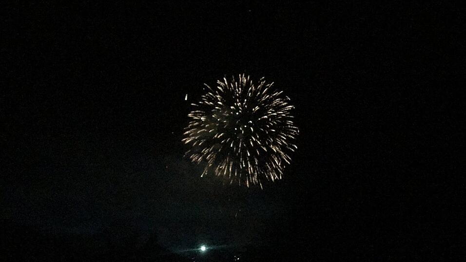 Das war das Abschlussfeuerwerk des Gäubodenvolksfestes 2019. Das war das Abschlussfeuerwerk des Gäubodenvolksfestes 2019.