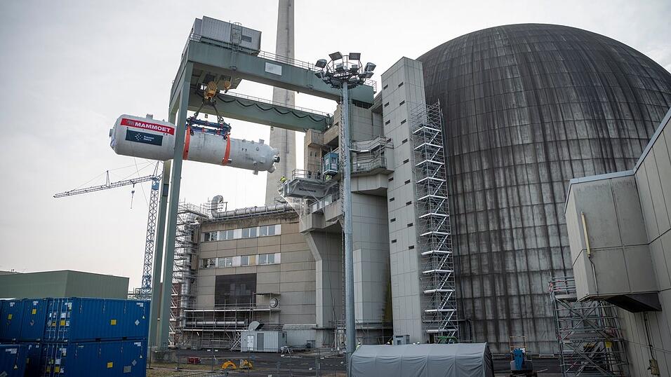 Die insgesamt vier Dampferzeuger des ehemaligen Atomkraftwerkes Grafenrheinfeld werden in den n&auml;chsten Wochen aus dem Reaktorgeb&auml;ude geholt.