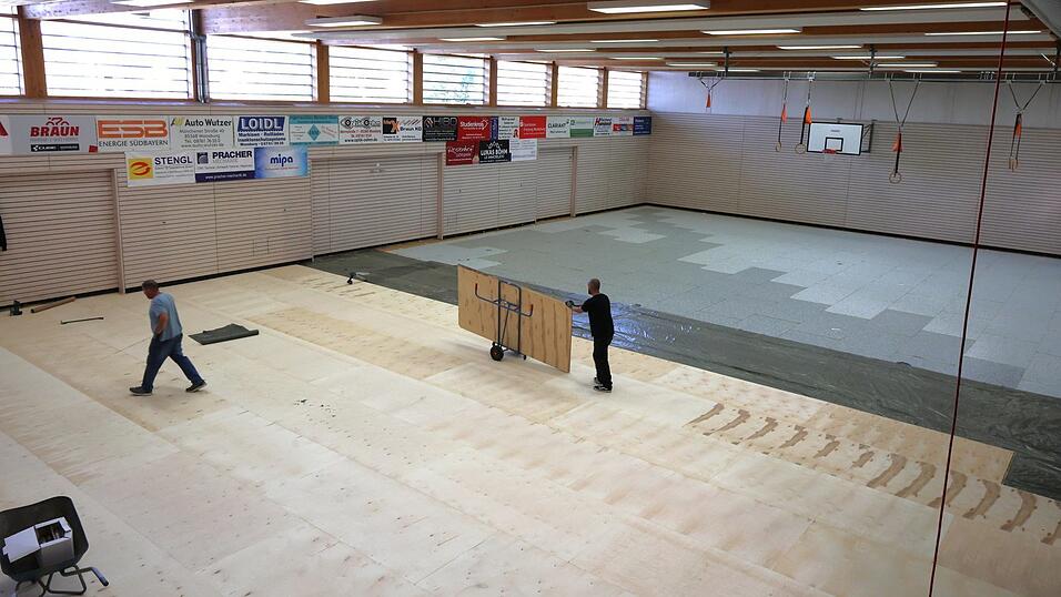 Anfang dieser Woche wurden die Holzböden verlegt, anschließend sollen in den nächsten Tagen die weiteren Bodenschichten folgen. Anfang dieser Woche wurden die Holzböden verlegt, anschließend sollen in den nächsten Tagen die weiteren Bodenschichten folgen.