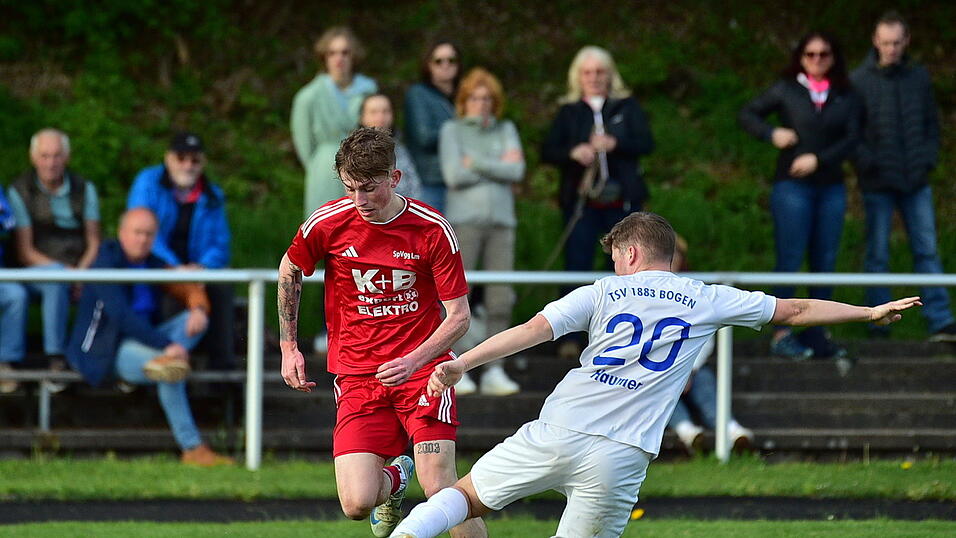 Bogen (in Weiß) konnte die vielen Chancen in der ersten Hälfte nicht nutzen und wurde dafür bestraft.