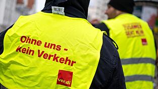 Im Tarifkonflikt im bayerischen Nahverkehr setzt die Gewerkschaft Verdi auf Warnstreiks. (Archivbild)