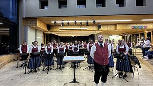 Die Stadtkapelle Viechtach begeisterte in der vollbesetzten Aula der Realschule.