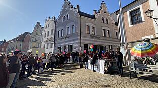 Auch die Landratskandidaten - so wie hier Michael Multerer (CSU) - ergriffen das Wort. Auch die Landratskandidaten - so wie hier Michael Multerer (CSU) - ergriffen das Wort.