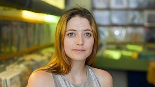 Ihr schlechtester Kuss sei damit geendet, «dass sich unsere Zahnspangen verhakten», sagte die 1989 in London geborene Plaß der Zeitschrift «Gala». Ihr schlechtester Kuss sei damit geendet, «dass sich unsere Zahnspangen verhakten», sagte die 1989 in London geborene Plaß der Zeitschrift «Gala».