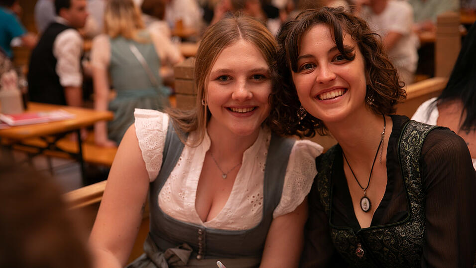 Die Partybilder vom Sonntag, 10. August, aus dem Festzelt Krönner. Die Partybilder vom Sonntag, 10. August, aus dem Festzelt Krönner.