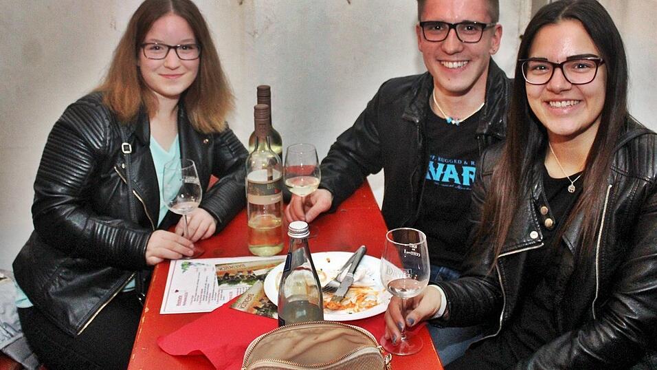 Die besten Bilder vom Wein- und Wei&szlig;bierfest des Burschenvereins Arth und der M&auml;dchengruppe.