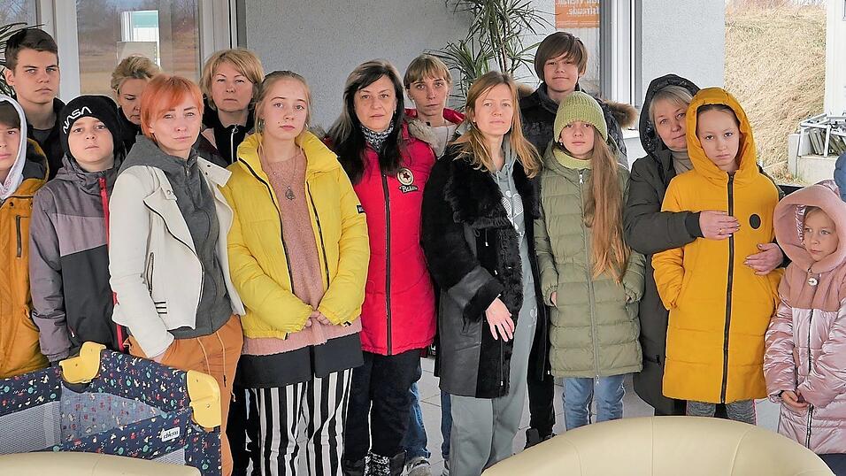 Die Schrecken des Krieges stehen diesen Flüchtlingen aus der Ukraine (sie waren im März im Vereinsheim des Baseballvereins 'Deggendorf Dragons' nahe dem Erlebnisbad Elypso untergebracht) in die Gesichter geschrieben. Die Schrecken des Krieges stehen diesen Flüchtlingen aus der Ukraine (sie waren im März im Vereinsheim des Baseballvereins 'Deggendorf Dragons' nahe dem Erlebnisbad Elypso untergebracht) in die Gesichter geschrieben.