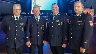 Die Abordnung der Feuerwehr Patersdorf bei der Preisverleihung.