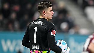 Der Augsburger Torwart Finn Dahmen ist in starker Form.