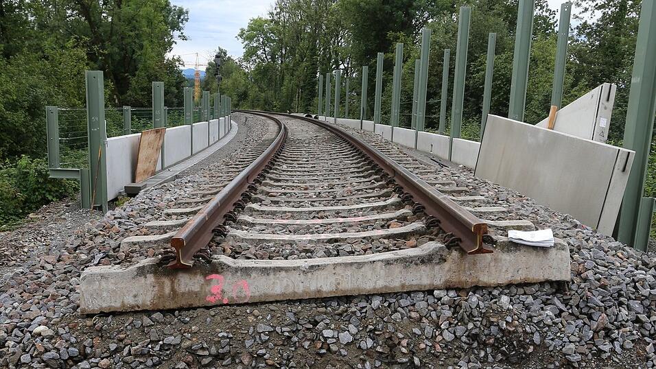 Bayern klagt, beim Eisenbahnnetz herrsche «Alarmstufe Rot». (Archivbild) Bayern klagt, beim Eisenbahnnetz herrsche «Alarmstufe Rot». (Archivbild)