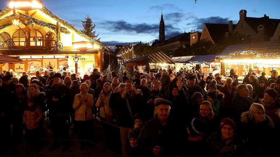 Am Donnerstagabend wurde der 40. Landshuter Christkindlmarkt er&ouml;ffnet.