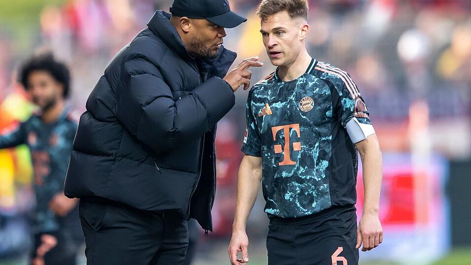 Der Trainer und einer seiner Anführer: Vincent Kompany im Gespräch mit Joshua Kimmich. (Archivbild)