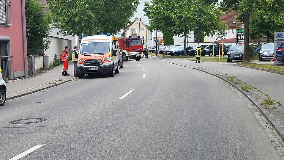 Ein Kind ist bei einem Unfall in Plattling schwer verletzt worden und daraufhin gestorben. 