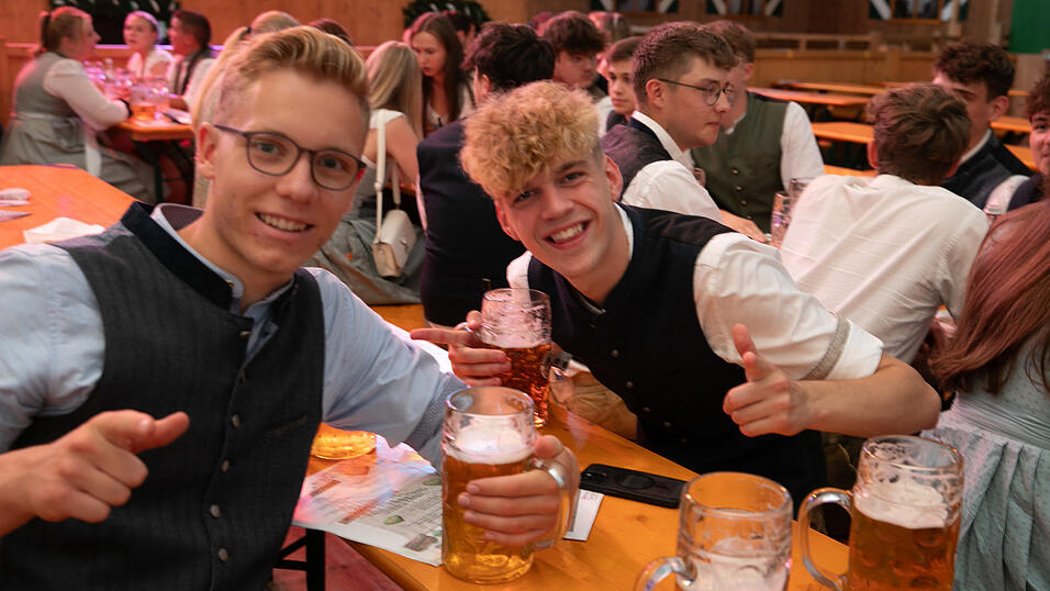 Die Partybilder vom Sonntag, 10. August, aus dem Festzelt Weckmann. Die Partybilder vom Sonntag, 10. August, aus dem Festzelt Weckmann.