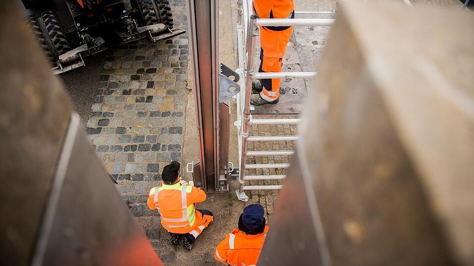 Regensburg bereitet sich auf das Hochwasser vor.
