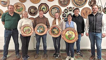 Stolz zeigten sich im Beisein von Vizeb&uuml;rgermeister Schreiner und der beiden Sch&uuml;tzenmeister die Gemeinde-Einzel-Meister &uuml;ber ihre herrlichen Scheiben.