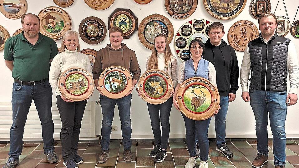 Stolz zeigten sich im Beisein von Vizeb&uuml;rgermeister Schreiner und der beiden Sch&uuml;tzenmeister die Gemeinde-Einzel-Meister &uuml;ber ihre herrlichen Scheiben.
