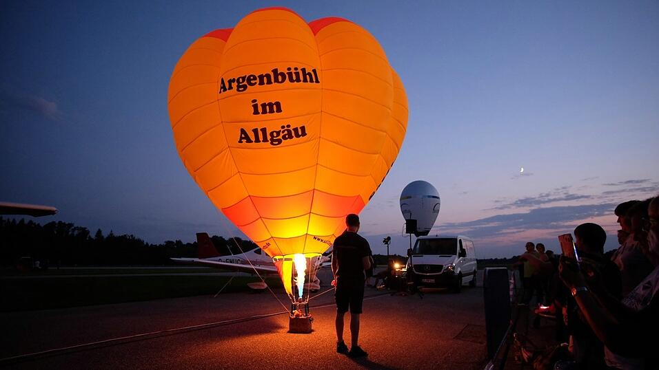 Das Ballontreffen am Flugplatz-Ellermühle bei Landshut begann am Freitag.