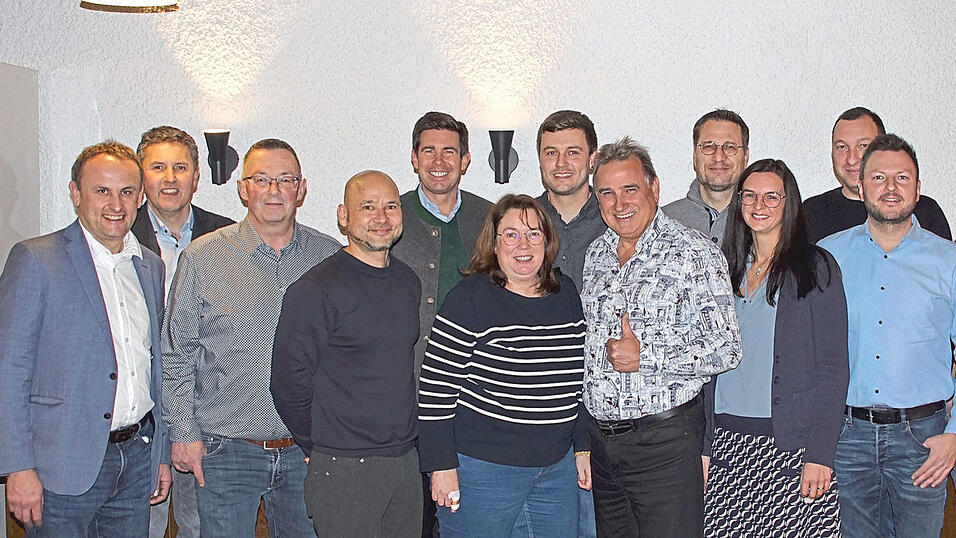 Die CSU-Stadtratsbewerber mit B&uuml;rgermeisterkandidat Josef Sch&uuml;tz (links) und Landratskandidat Patrick Grossmann (F&uuml;nfter von links).