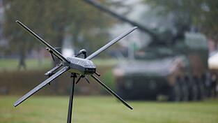 Eine Drohne des R&uuml;stungs-Start-Ups Helsing. Das M&uuml;nchner Unternehmen war 2025 mit rund 12 Milliarden Euro Bewertung eines der beiden wertvollsten bayerischen Start-Ups  (Archiv)