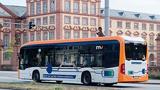 Mannheim zählt mit Freiburg und Karlsruhe zu den Spitzenreitern bei der Umstellung auf batteriebetriebene Elektrobusse. (Archivbild) Mannheim zählt mit Freiburg und Karlsruhe zu den Spitzenreitern bei der Umstellung auf batteriebetriebene Elektrobusse. (Archivbild)