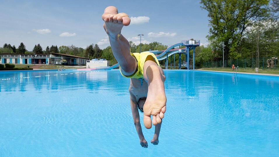 In unserer Umfrage der Woche geht es dieses Mal um eine der beliebtesten Freizeitbesch&auml;ftigungen im Sommer - das Baden. (Archivbild)
