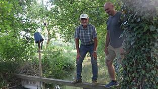 Franz Meindl (l.) und Markus Waas sind froh, dass der Gänsmühlbach wieder Wasser hat. Franz Meindl (l.) und Markus Waas sind froh, dass der Gänsmühlbach wieder Wasser hat.