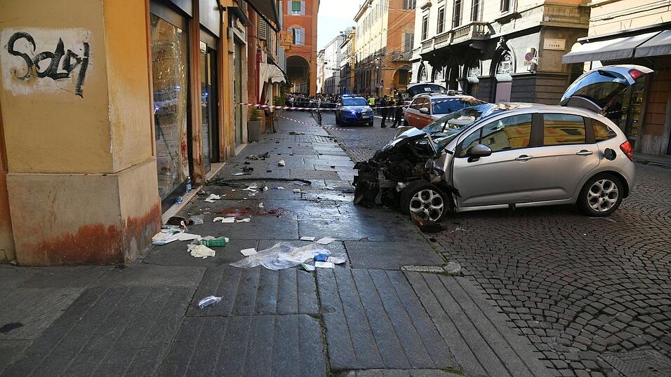 Die Hintergründe des Vorfalls in Modena sind bisher unklar. Die Hintergründe des Vorfalls in Modena sind bisher unklar.