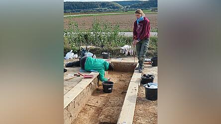 Nur vier Quadratmeter hat das Team um Prof. Thorsten Uthmeier heuer bei Herrnsaal ausgegraben, aber viele Funde geborgen aus der Zeit der ersten Begegnungen des Neandertalers mit dem modernen Menschen.