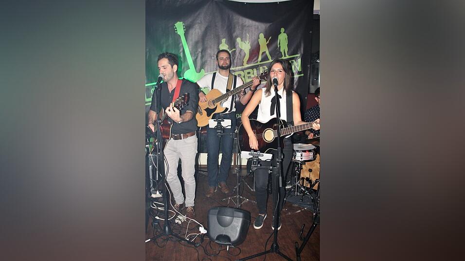 Musik überall: Bei der CHAMpions-Night war einiges geboten in der Chamer Innenstadt. Musik überall: Bei der CHAMpions-Night war einiges geboten in der Chamer Innenstadt.